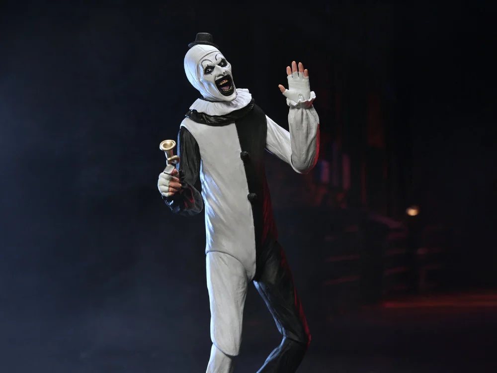 Pre Order ) NECA Terrifier Art the Clown 1/4 Scale Action Figure