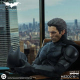 ( Pre Order ) Mezco One:12 Collective The Dark Knight Batman Action Figure